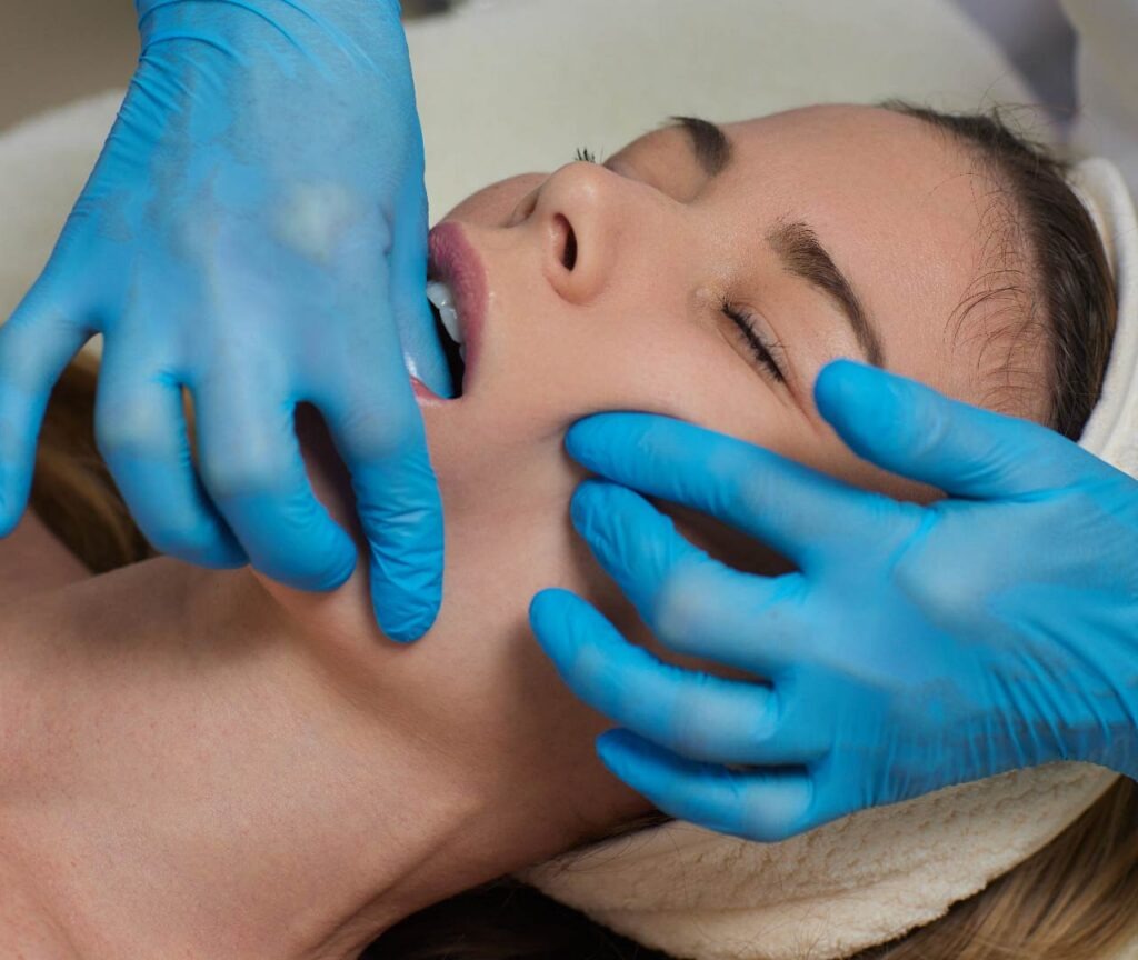 Fizjoterapia stomatologiczna – praca w obrębie jamy ustnej i żuchwy w Holimed Łuków