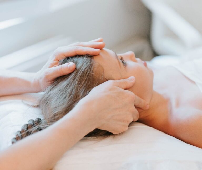 Terapia osteopatyczna dziecka – praca w obrębie głowy i szyi w Holimed Łuków